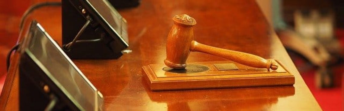 Acquérir un bien lors une vente aux enchères immobilière : pourquoi faire appel à un avocat ?